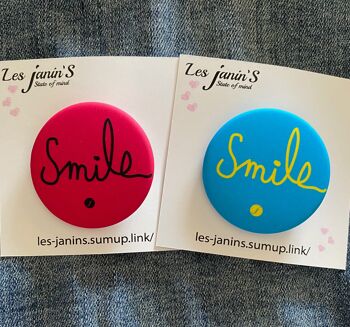 2 Badges Smile rose et bleu 1