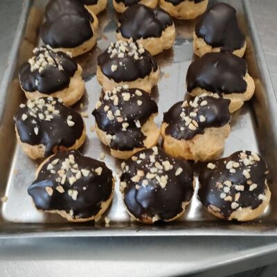 Handmade cream puffs filled with chocolate 200g tray