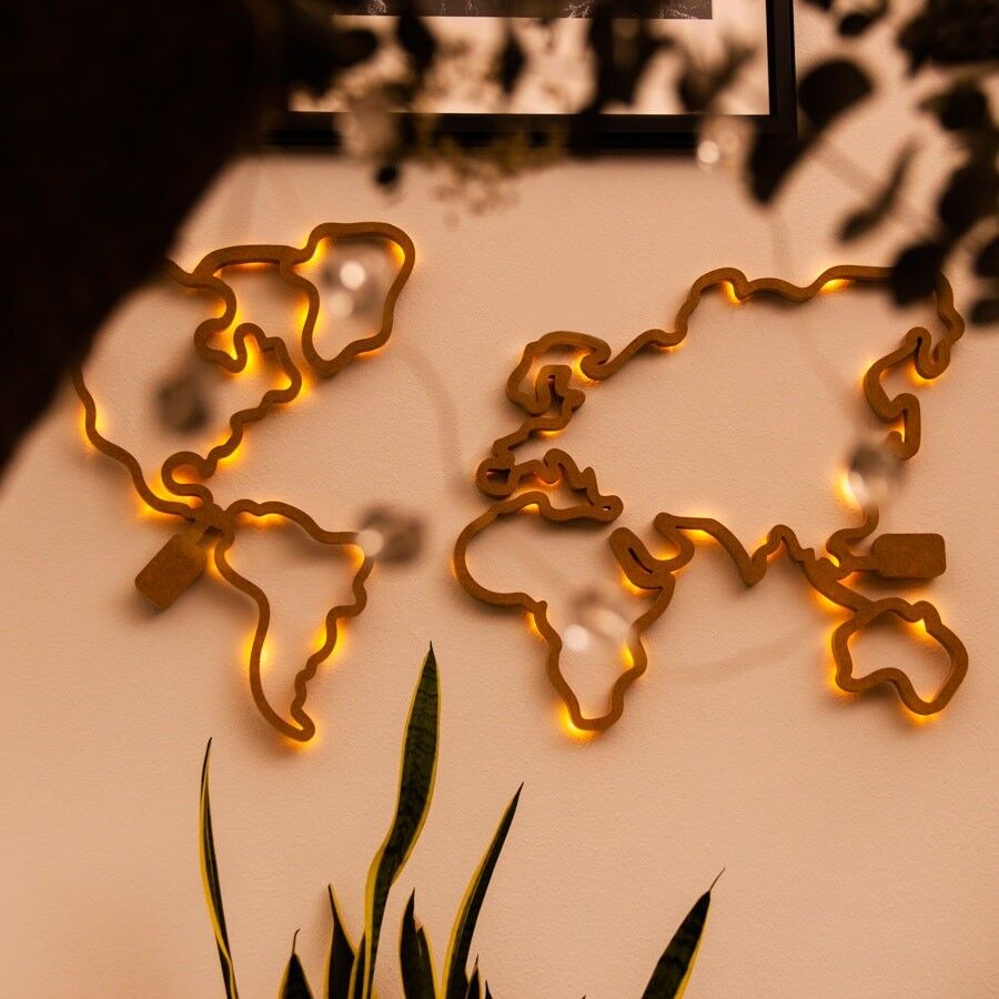 Silhouette de carte du monde en bois lumineux