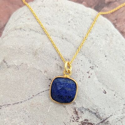 Collar de piedras preciosas de lapislázuli de cojín cuadrado - Chapado en oro