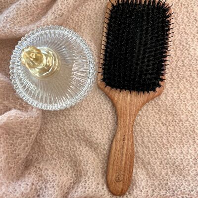 Pneumatic paddle brush in boar bristle and nylon bristles
