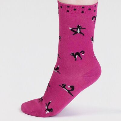 Chai Bamboo Yoga Cats Socks - Raspberry Pink