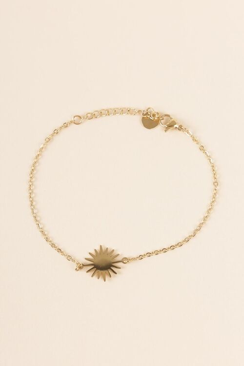 Bracelet doré avec pendentif soleil