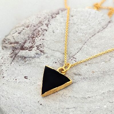 Collar Triángulo de Piedras Preciosas de Ónix Negro – Chapado en Oro