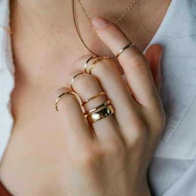 7-teiliges stapelbares Boho-Ring-Set mit mehreren Größen und Silbermanschetten