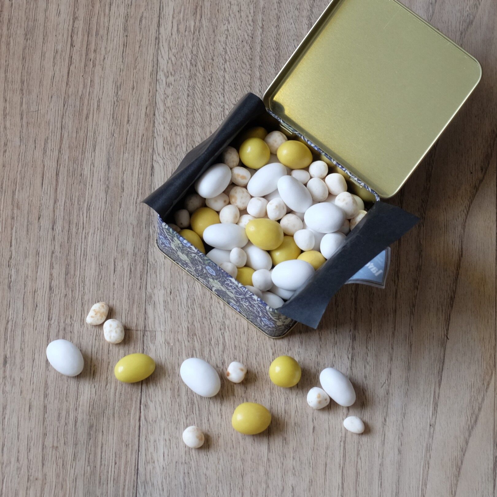 Lavolio William Morris Coconut Follies