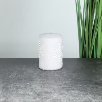 Bougie pilier avec flocons de neige, 7 x 7 x 10 cm, gris/blanc, 794186 2