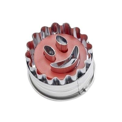 Dr Oetker Christmas smiley face linzer cookie cutter