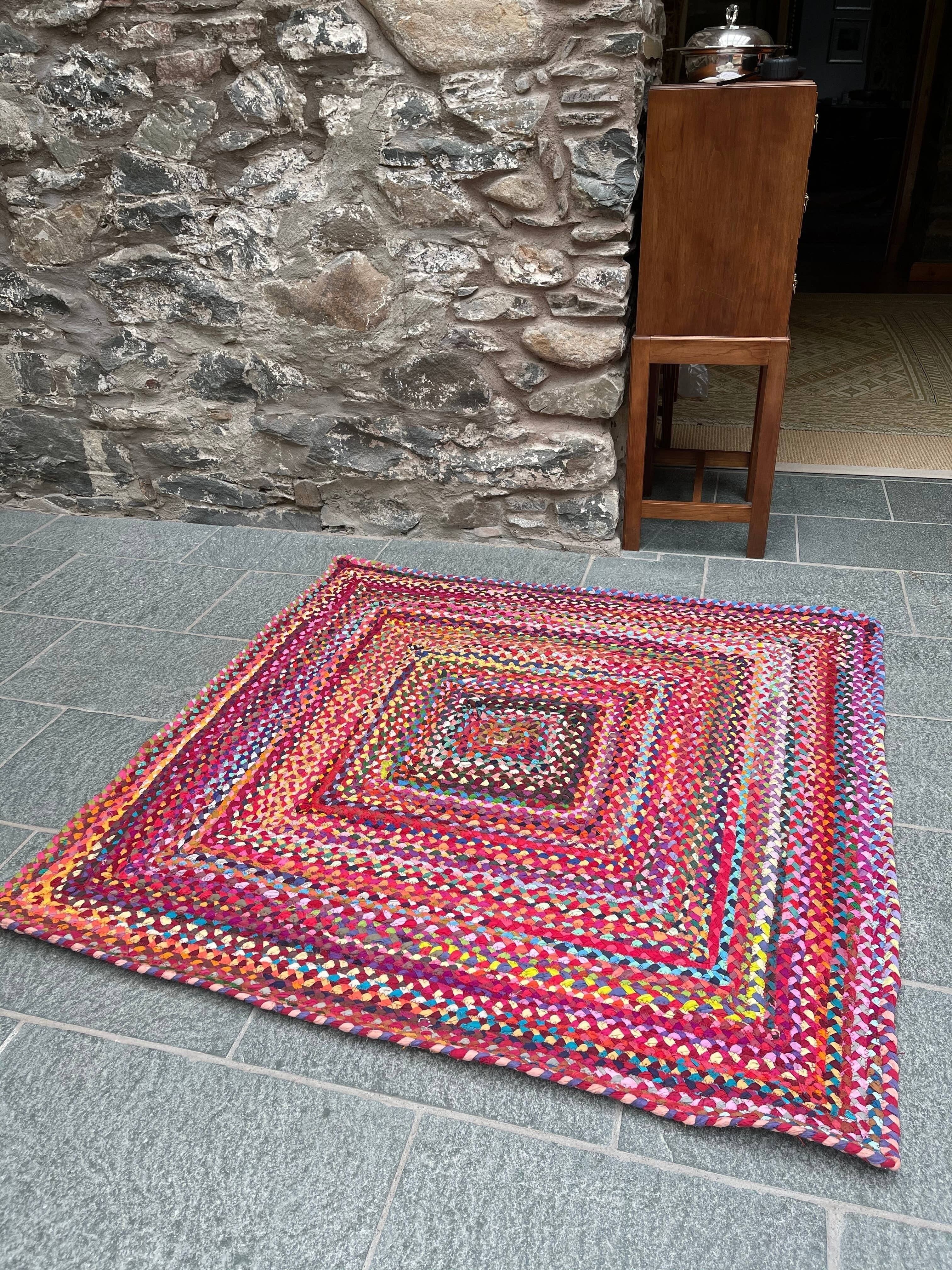Tappeto intrecciato multicolore quadrato SUNDAR di Ethical Source
