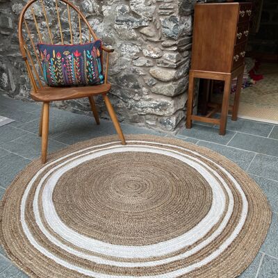 KHIDAKEE Teppich mit runder Bordüre in Naturbeige und handgewebter Jute