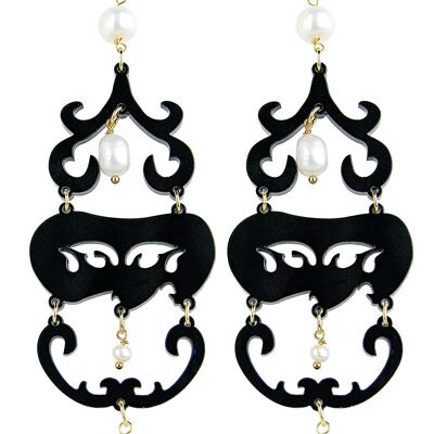 Eleganter Schmuck perfekt für jeden Anlass. Lange Chandelier-Ohrringe für Damen aus schwarzem Plexiglas und Perlensteinen. Hergestellt in Italien