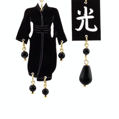 Eleganter Schmuck perfekt für jeden Anlass. Kleine Kimono Damenohrringe Schwarzes Plexiglas und schwarze Steine Made in Italy