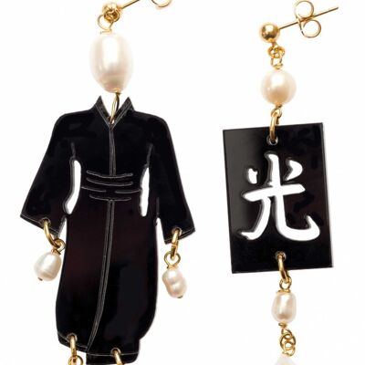 Bijoux élégants parfaits pour toutes les occasions. Boucles d'Oreilles Femme Kimono Petit Plexiglas Noir et Pierres Perlées Fabriqué en Italie
