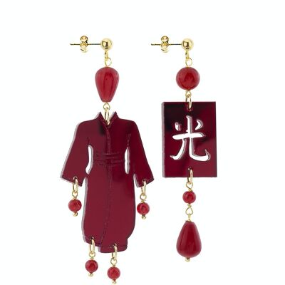 Bijoux en plexiglas coloré idéal pour l'été. Boucles d'Oreilles Femme Kimono Petit Miroir Rouge Plexiglas et Soie. Fabriqué en Italie
