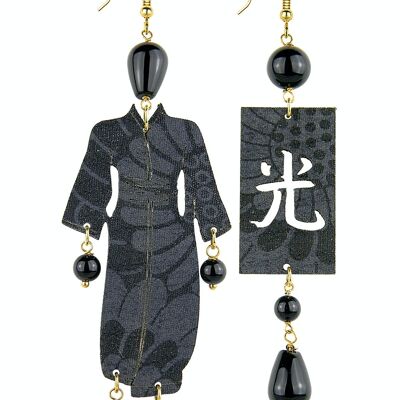 Eleganter Schmuck perfekt für jeden Anlass. Damenohrringe Kimono Big Yukata Strukturierter Stoff und schwarze Steine Made in Italy