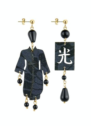 Bijoux élégants parfaits pour toutes les occasions. Boucles d'Oreilles Femme Kimono Petit Tissu Texturé Yukata et Pierres Noires Fabriqué en Italie