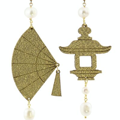 Perfekte Juwelen, um bei Ihren besonderen Anlässen zu glänzen. Fujiyama Damenohrringe Großer Goldseidenfächer und Perlensteine. Hergestellt in Italien