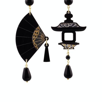 Eleganter Schmuck perfekt für jeden Anlass. Fujiyama Damenohrringe Kleiner Fächer Schwarzes Plexiglas und schwarze Steine Hergestellt in Italien
