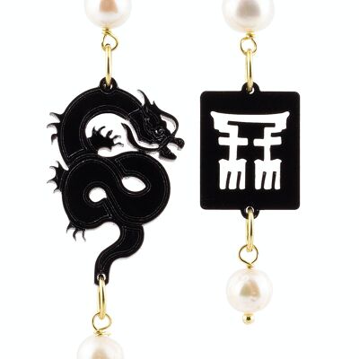 Elegant jewelry perfect for any occasion. Myth Mini Black Plexiglas Woman Earrings and Pearl Stones. Made in Italy