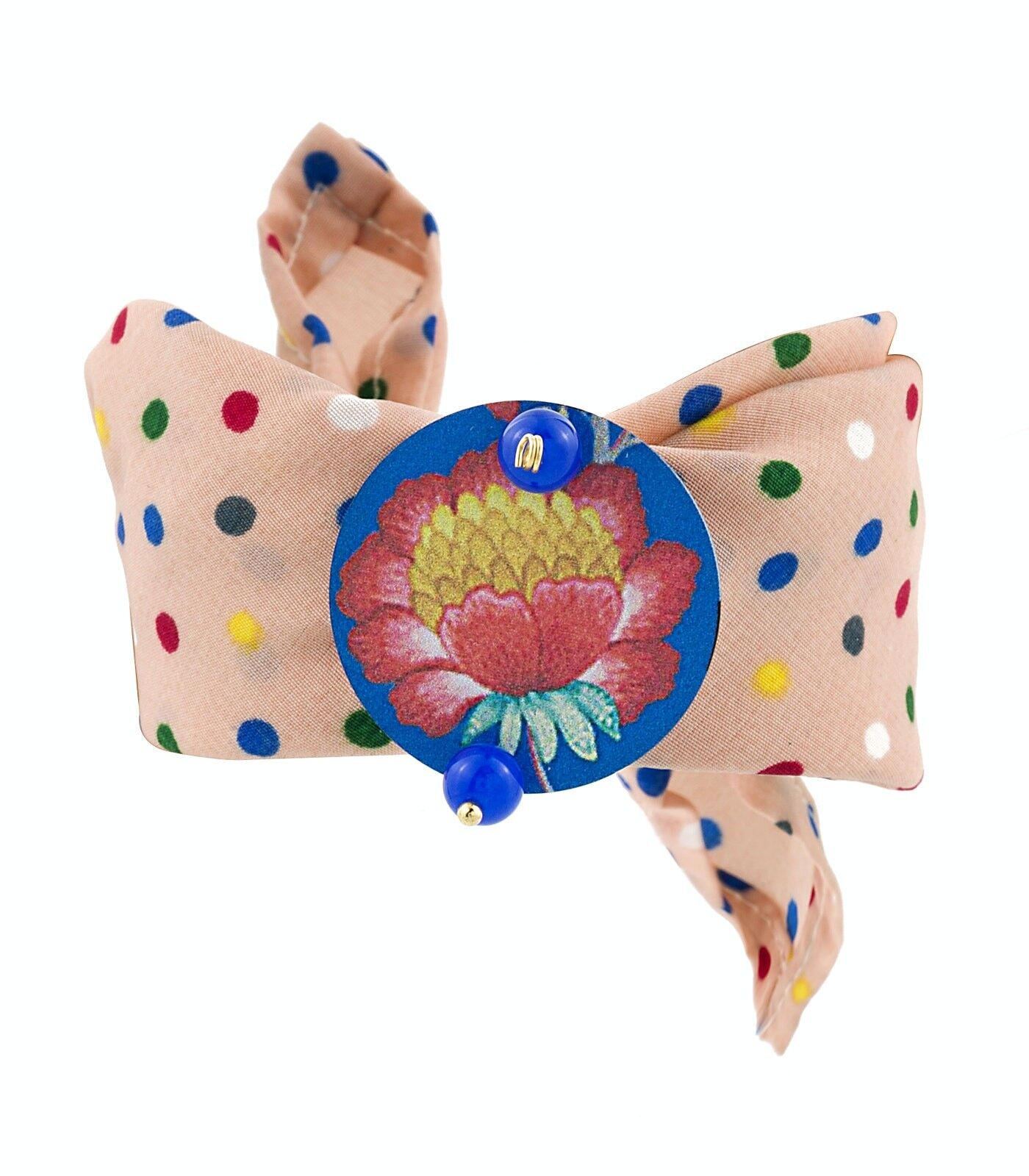 Feiern Sie den Frühling mit floral inspirierten Accessoires. The Circle Stoffarmband Kleine rosa Blume blauer Hintergrund Made in Italy