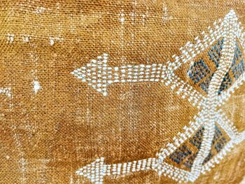 Housse de coussin brodée de conception de tapis marocain 2