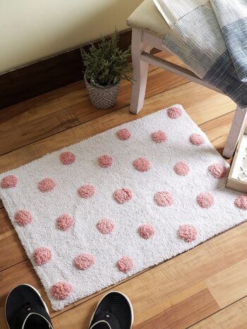 Tapis de bain en coton tufté rose et blanc 1