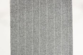 Banc-de-rangement-en-tweed-rayures-gris 3