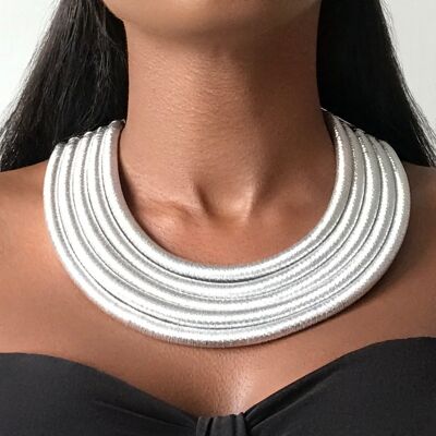 ALEXANDRIA Collar tribal llamativo de plata
