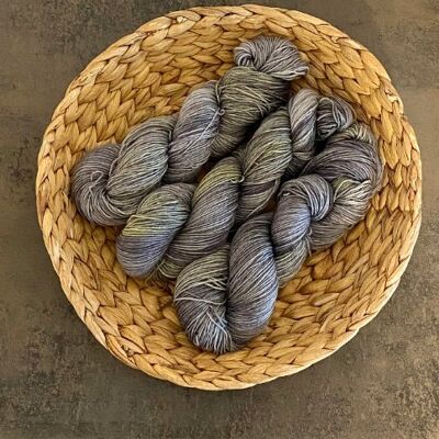 SILBERSTRAHL, Handgefärbte Wolle, Handdyed Yarn, mit Säurefarben gefärbt