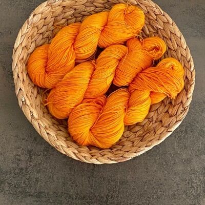 LEUCHTGELB, Handgefärbte Wolle, Handdyed Yarn, mit Säurefarben gefärbt