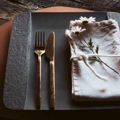 Recycled leather placemats in different shapes