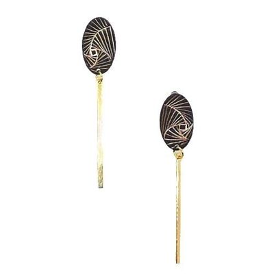 oval tassel earrings engraved with the Focus motif