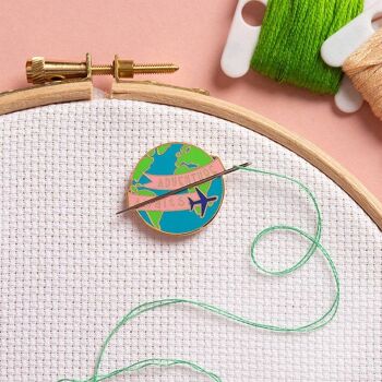 Aventure vous attend Globe Magnetic Needle Minder 2