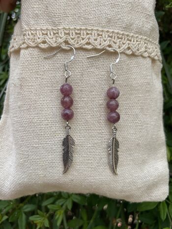 Boucles d'oreilles 3 boules en Lépidolite naturelle et breloque plume 2