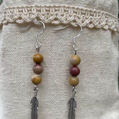 Earrings with 3 balls in Mokaite Jasper or natural Mookaite and feather charm