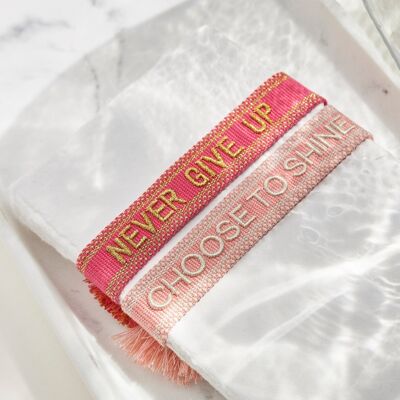 Never give up Statement Armband