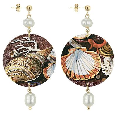 Celebrate spring with nature-inspired jewelry. The Classic Circle Women's Earrings Shells. Made in Italy
