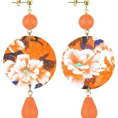 Celebrate spring with flower-inspired jewelry. The Classic Circle Woman Earrings White Flower Orange Background. Made in Italy