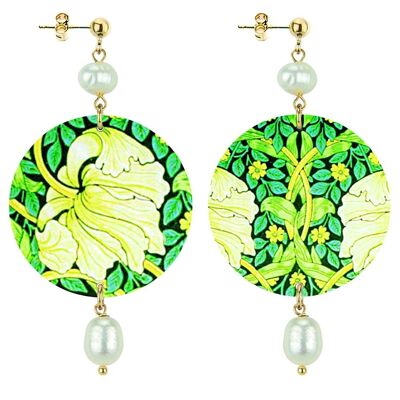 Celebrate spring with flower-inspired jewelry. The Classic Circle Woman Earrings White Flower Green Background.Made in Italy
