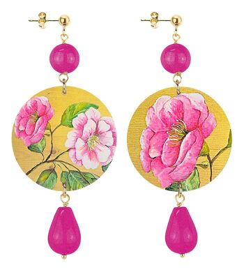 Célébrez le printemps avec des bijoux inspirés des fleurs. Boucles d'Oreilles Femme Cercle Classique Fleur Rose et Blanche Fond Clair. Fabriqué en Italie