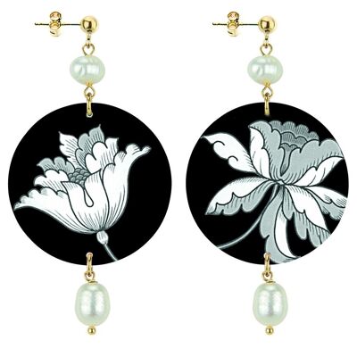 Celebra la primavera con gioielli ispirati ai fiori. Orecchini Donna The Circle Classico Fiore Bianco Fondo Nero. Made in Italy