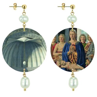 Choose your work of art and always carry it with you. The Circle Classic Women's Earrings Pala Montefeltro By P. Della Francesca in Brass and Natural Pearl Stones Made in Italy