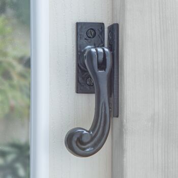 Attache de fenêtre rustique noire de 90 mm à gauche – Par Hammer & Tongs 5