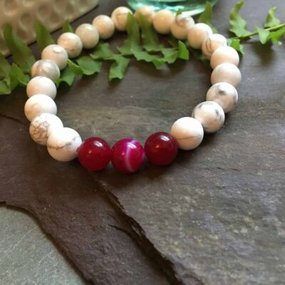 Braccialetto di perle di Howlite bianca e onice rosa