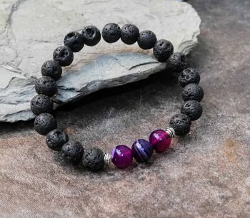 Bracelet en perles de pierre de lave et d'agate violette. 2