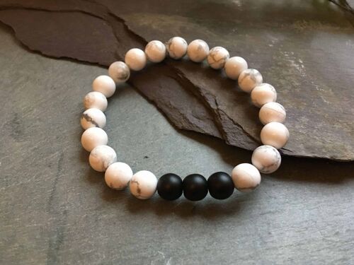 White Howlite and Matte Black Onyx Stone Bead Bracelet