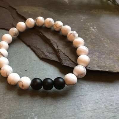 Bracelet de perles en pierre howlite blanche et onyx noir mat