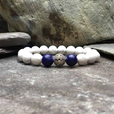 Howlith Perlenarmband mit Lapislazuli. 10mm tibetischer Stil