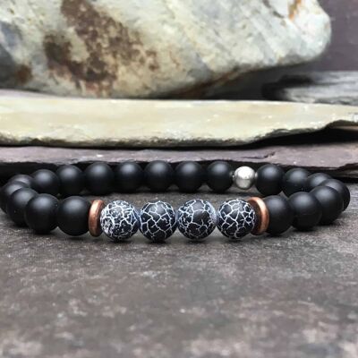 Bracelet en perles d'onyx avec agate fossile du vent noir