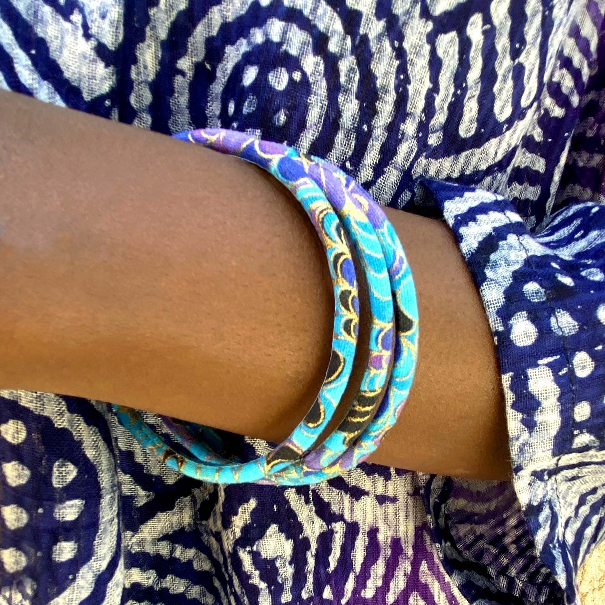 Japanischer blauer Schmetterlings-Armreif